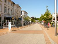 Ostseebad Goehren - Strandstra&szlig;e im Sommer